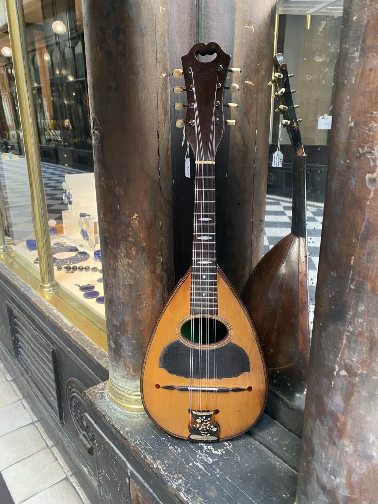 Mandoline Napolitaine De Venzana Galerie Casanova