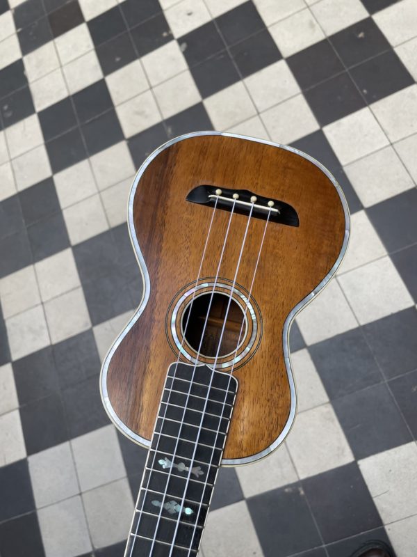 c.1920 lyon & healy soprano ukulele